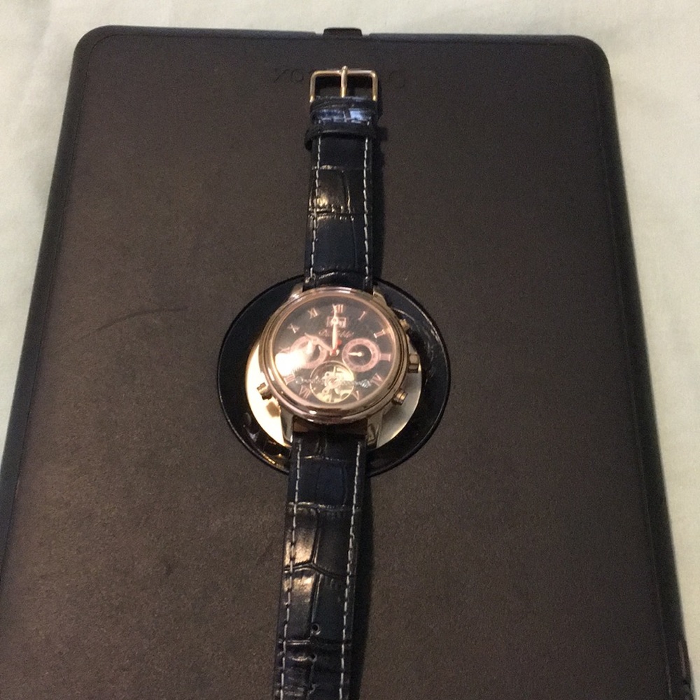 Men watch - Picture 2 of 5